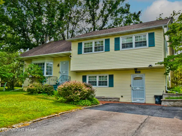 2095 Pleasant View Dr, Stroudsburg, PA 18360