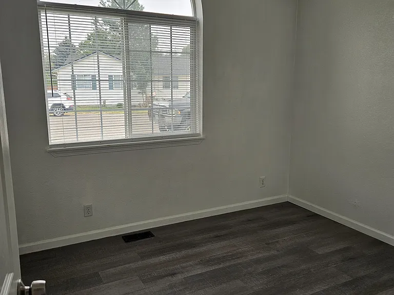 5155 N Abbey Ct — Photo 2