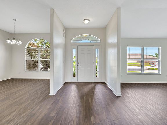3rd image of 4550 SW Oscar Court