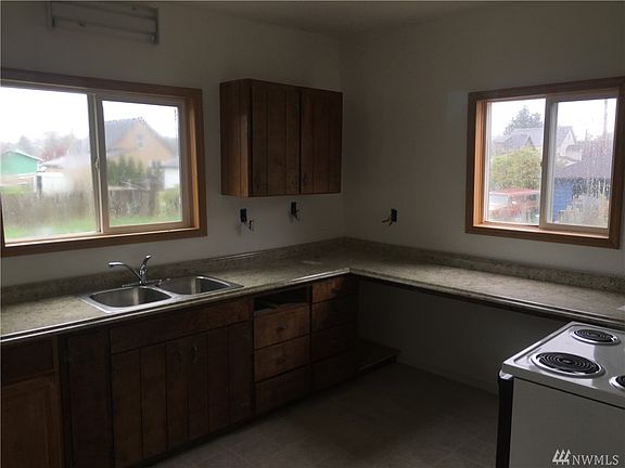 3rd image of 1023 W Marion St