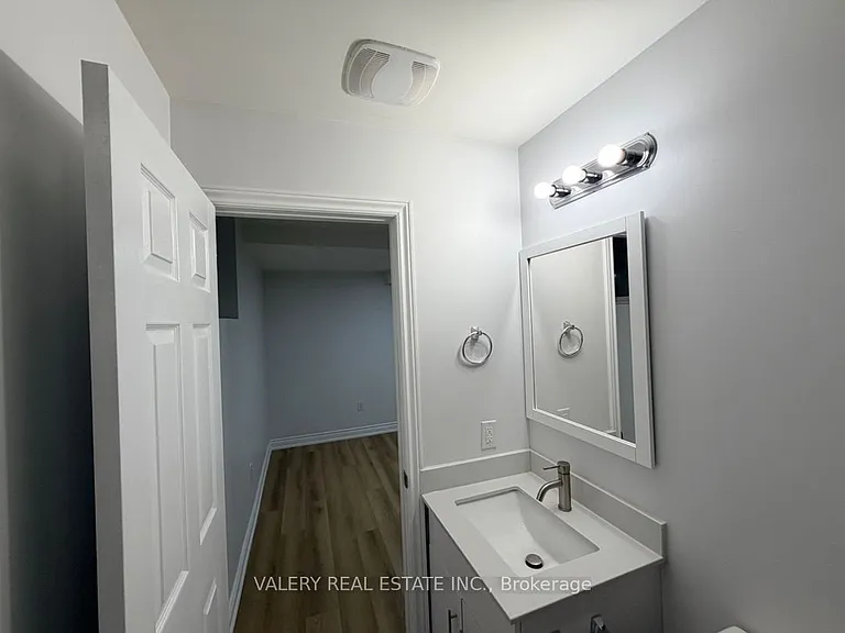1683 Moongate Cres #LOWER — Photo 6