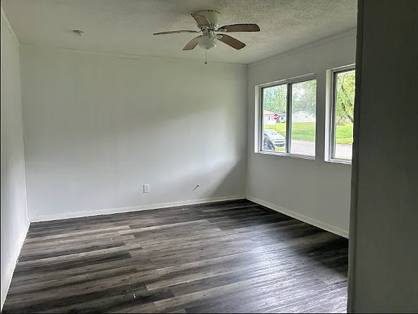 3 bed, 864 sqft, $1,200 — Photo 3