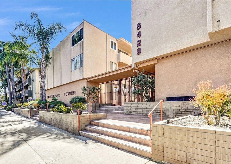1st image of 5429 Newcastle Ave APT 215
