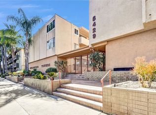 5429 Newcastle Ave APT 215, Encino, CA