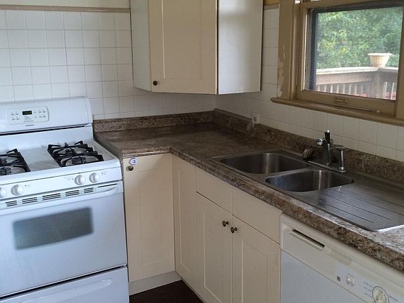 5th image of 606 View Ave