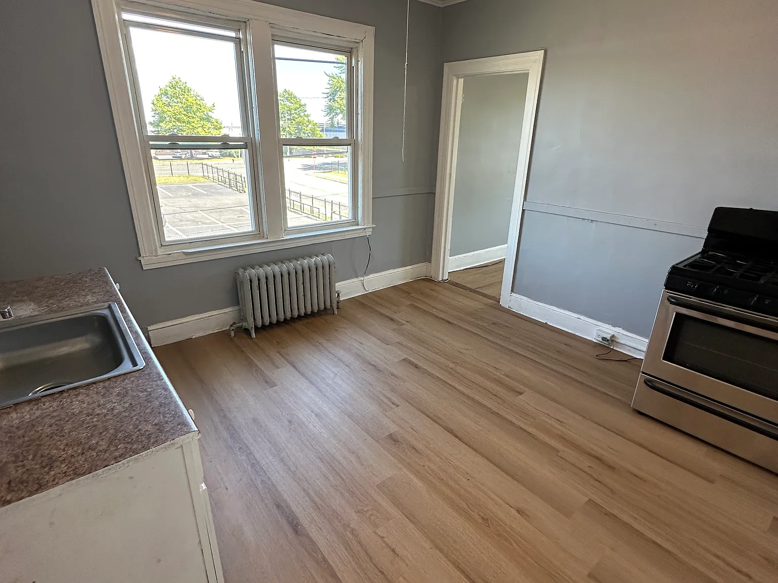 1 bed, 950 sqft, $1,049 — Photo 3