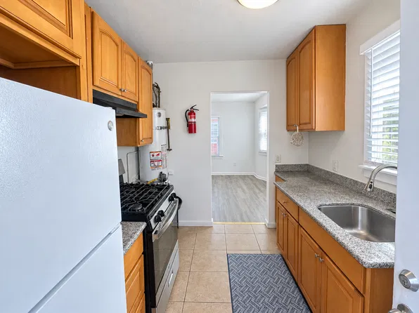 2648 -2646, 2646 E 27th St APT A, Oakland, CA 94601