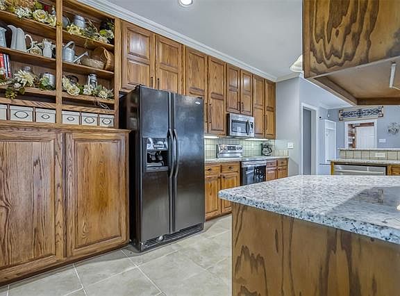 5th image of 738 Alexander Ln