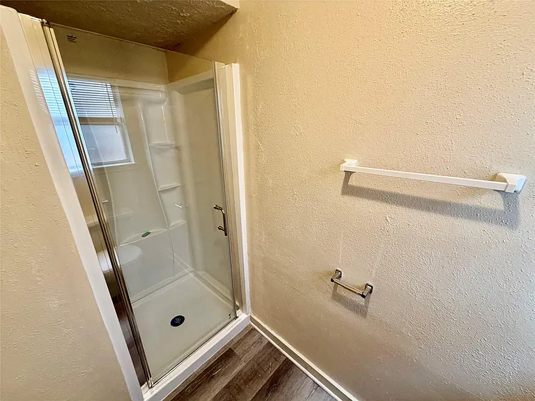 5015 Glendower Dr — Photo 10