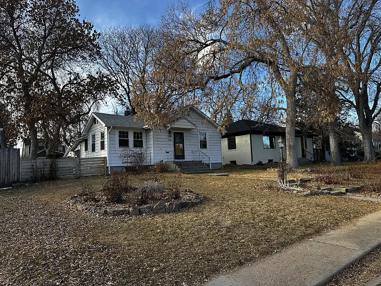 325 Sumner St — Photo 3