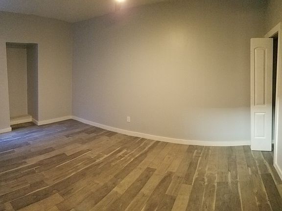 3rd image of 1852 S Blue Island Ave #3