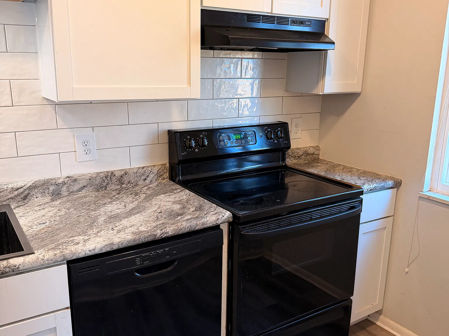 2 bed, 1.5 bath, 1112 sqft, $1,650 — Photo 3