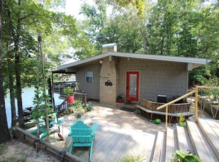 1696 Lake Dr, Fulton, MS 38843