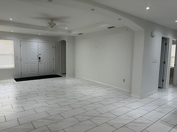 3rd image of 2931 Rowan Dr