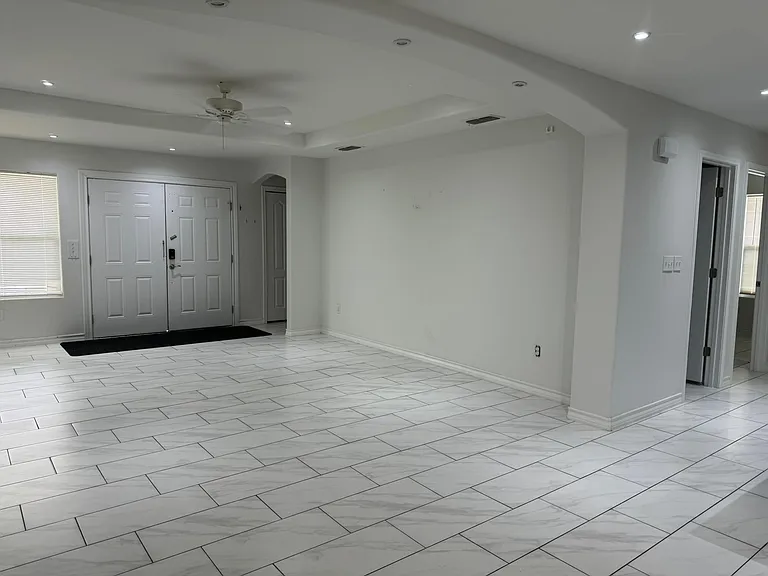 2931 Rowan Dr — Photo 3