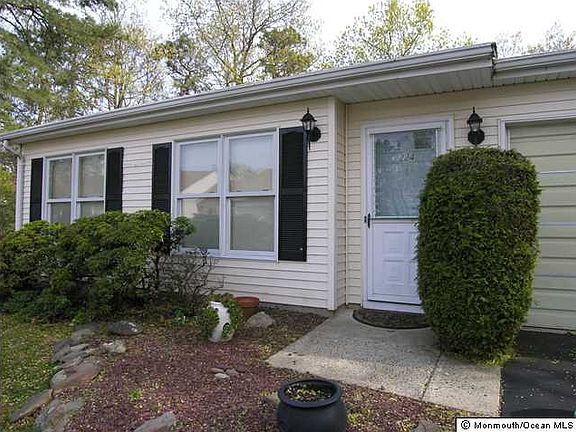 3rd image of 224 Cloverdale Dr