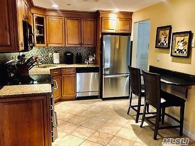 4th image of 242 Maple Ave APT 611