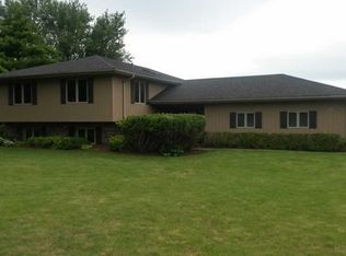 911 S Raddant Rd, Batavia, IL 60510