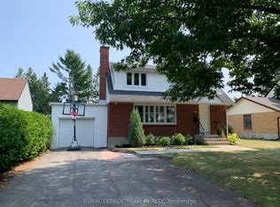 1383 Morley Blvd, Ottawa, ON K2C 1R4
