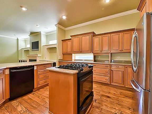 3rd image of 2910 SE 28th Ln