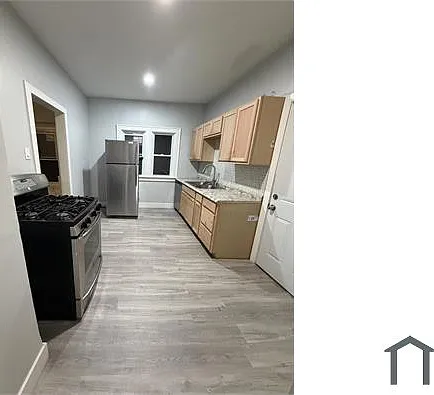 4 bed, $1,550 — Photo 1