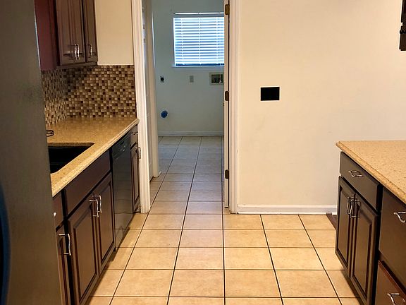 Kitchen to laundry room/gara