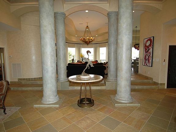 5th image of 9 Saint Christopher Ct