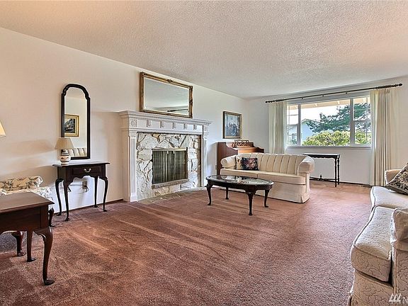 3rd image of 10210 108th Ave SW