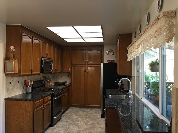 5th image of 1266 Park Pacifica Ave