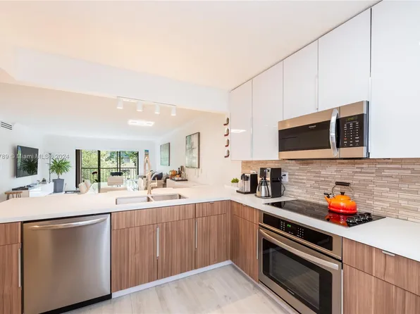 193 Lakeview Dr APT 202, Weston, FL 33326