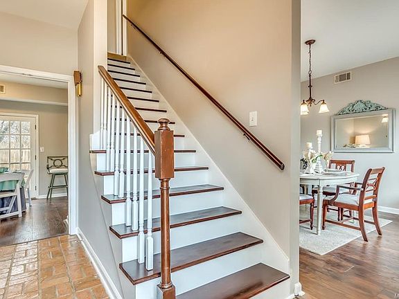 4th image of 2927 Canterbury Ct