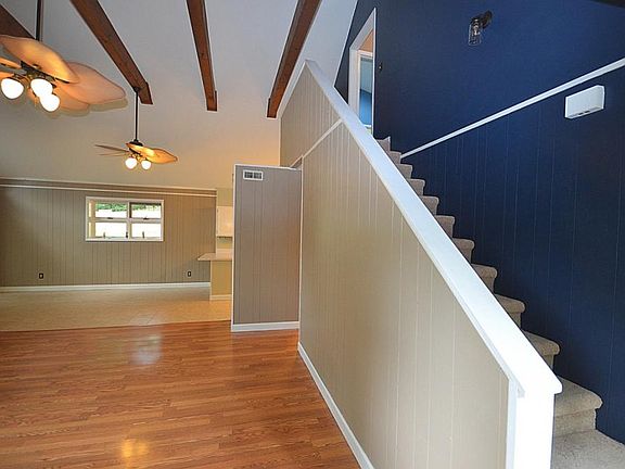 2nd image of 903 Hanson Dr