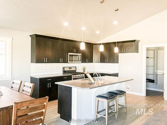 3rd image of 4046 Queen Ann Dr