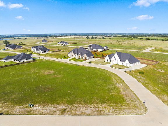 4th image of 130 Iris St