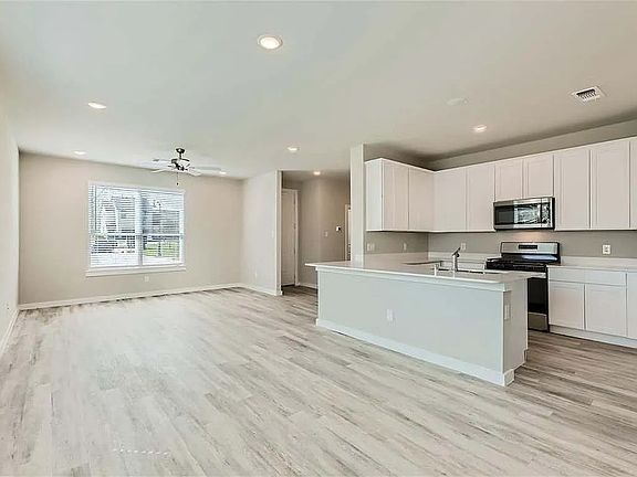 3rd image of 1229 Pebblebrook Dr