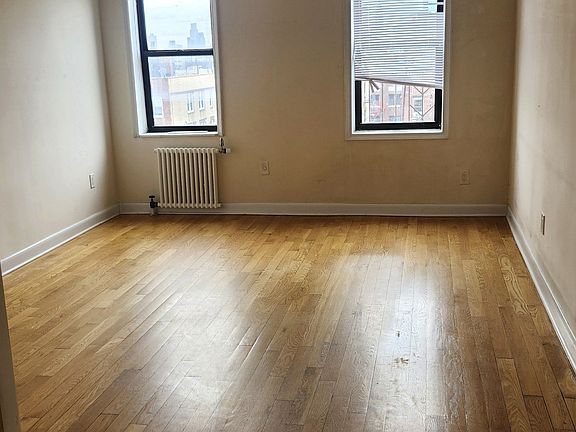 4th image of 43-23 42nd St #608