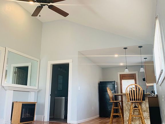 3rd image of 611 SE 15th Ave