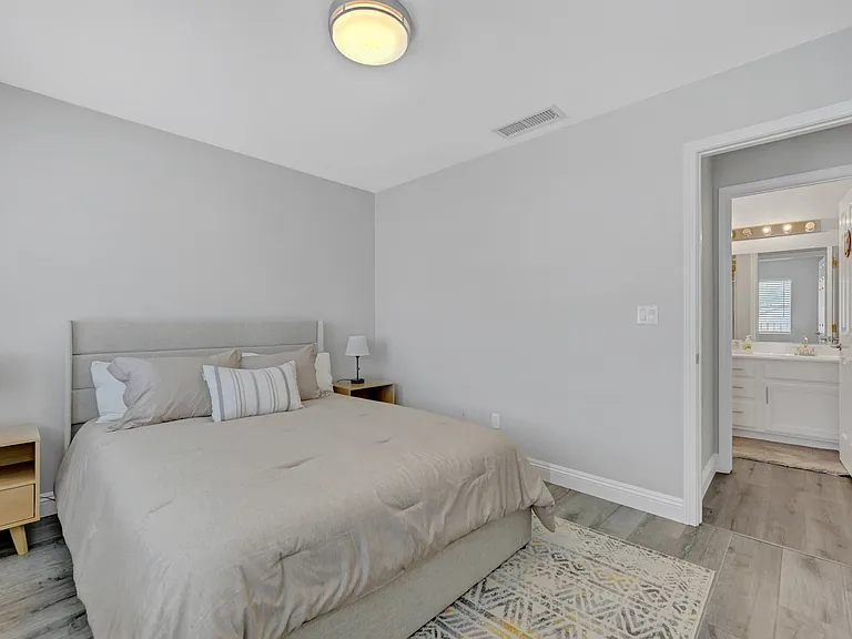 2239 Le Conte Ave — Photo 47
