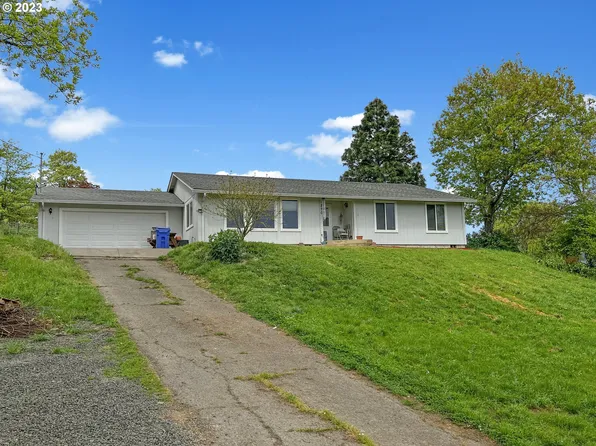 270 NE Jorgen St, Winston, OR 97496