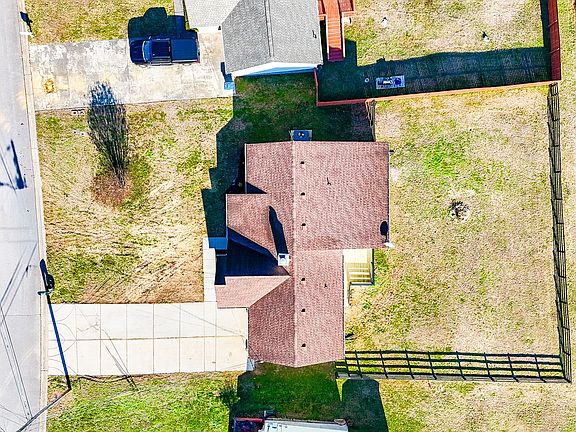 3rd image of 604 Zellwood Dr
