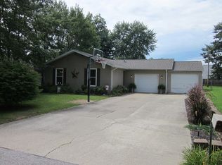 214 Steven St, Carmi, IL 62821