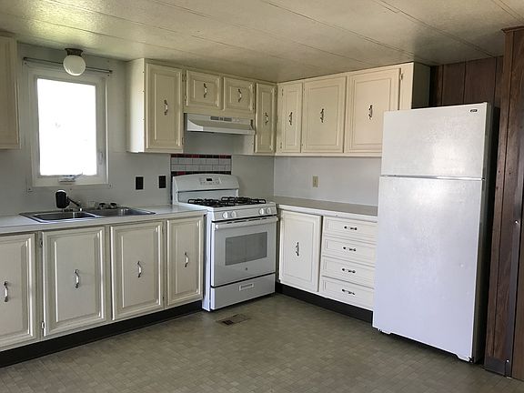 3rd image of 2606 Topeka Dr