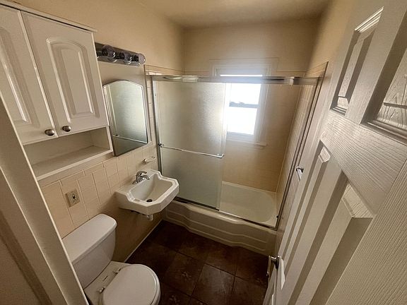 5th image of 1226-32 E Columbia St #1230