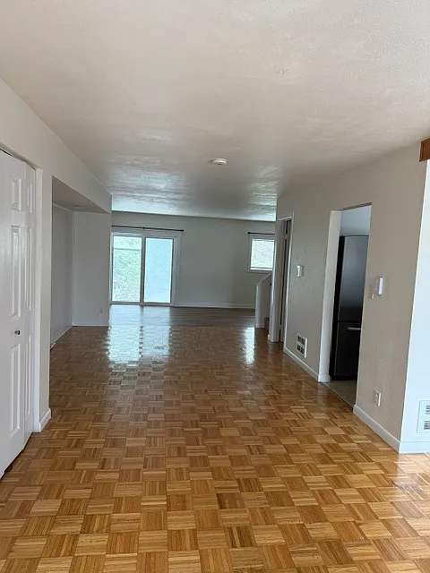 Building Photo - 4404 Terrace Dr #3