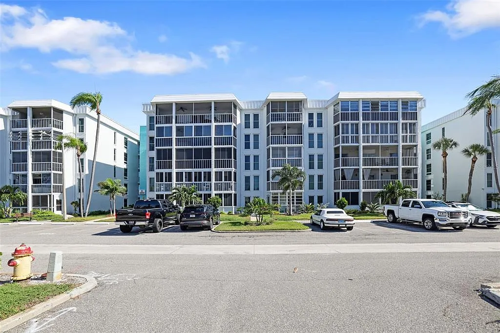 1 bed, 1.5 bath, 790 sqft, $1,900 — Photo 2