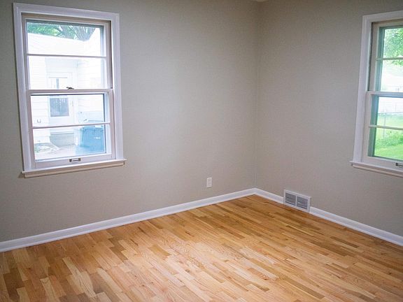 3rd image of 8138 Lake Wood Dr