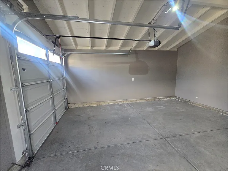 217 E Belmont St — Photo 8