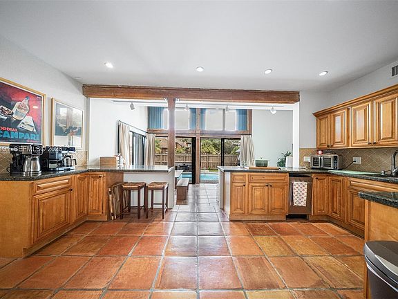 3rd image of 10141 Woodbury Ct