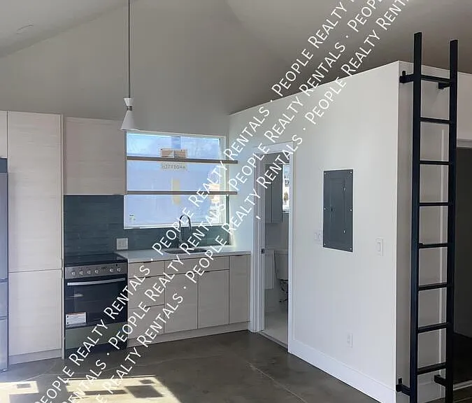 1504 Alta Vista Dr — Photo 3