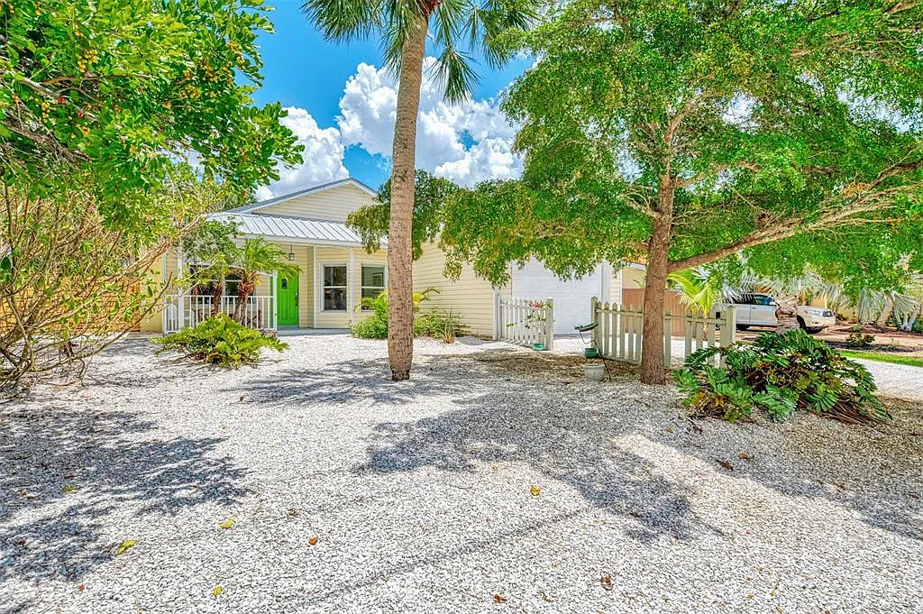 3 bed, 2.0 bath, 1438 sqft, $4,500 — Photo 3